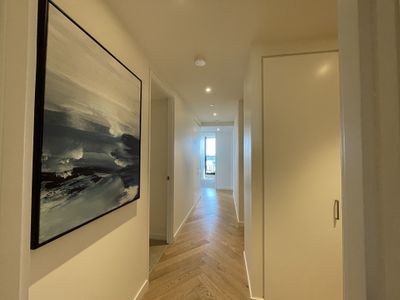 unit 604 / 77 Queens Road, Melbourne