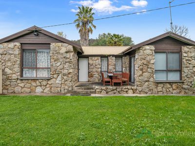 27 Simmonds Creek Road, Tawonga South