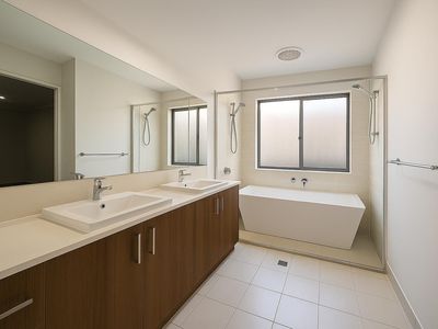 37 Rushmore Avenue, Bushmead