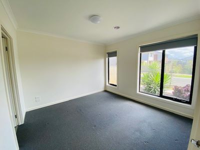 18 Seedgrass Street, Point Cook