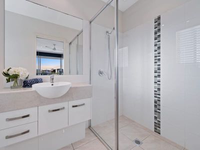 49 Harbourvue Court, Helensvale