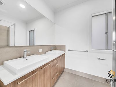 8 Petunia Crescent, Armstrong Creek