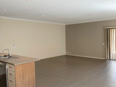 18 Middlesborough Dr, Craigieburn