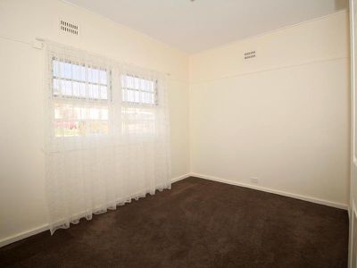 10 Alamein Walk, West Bathurst