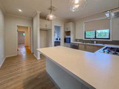 10 Milloo Crescent, Swan Hill