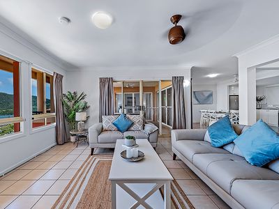 11 / 18 Golden Orchid Drive, Airlie Beach