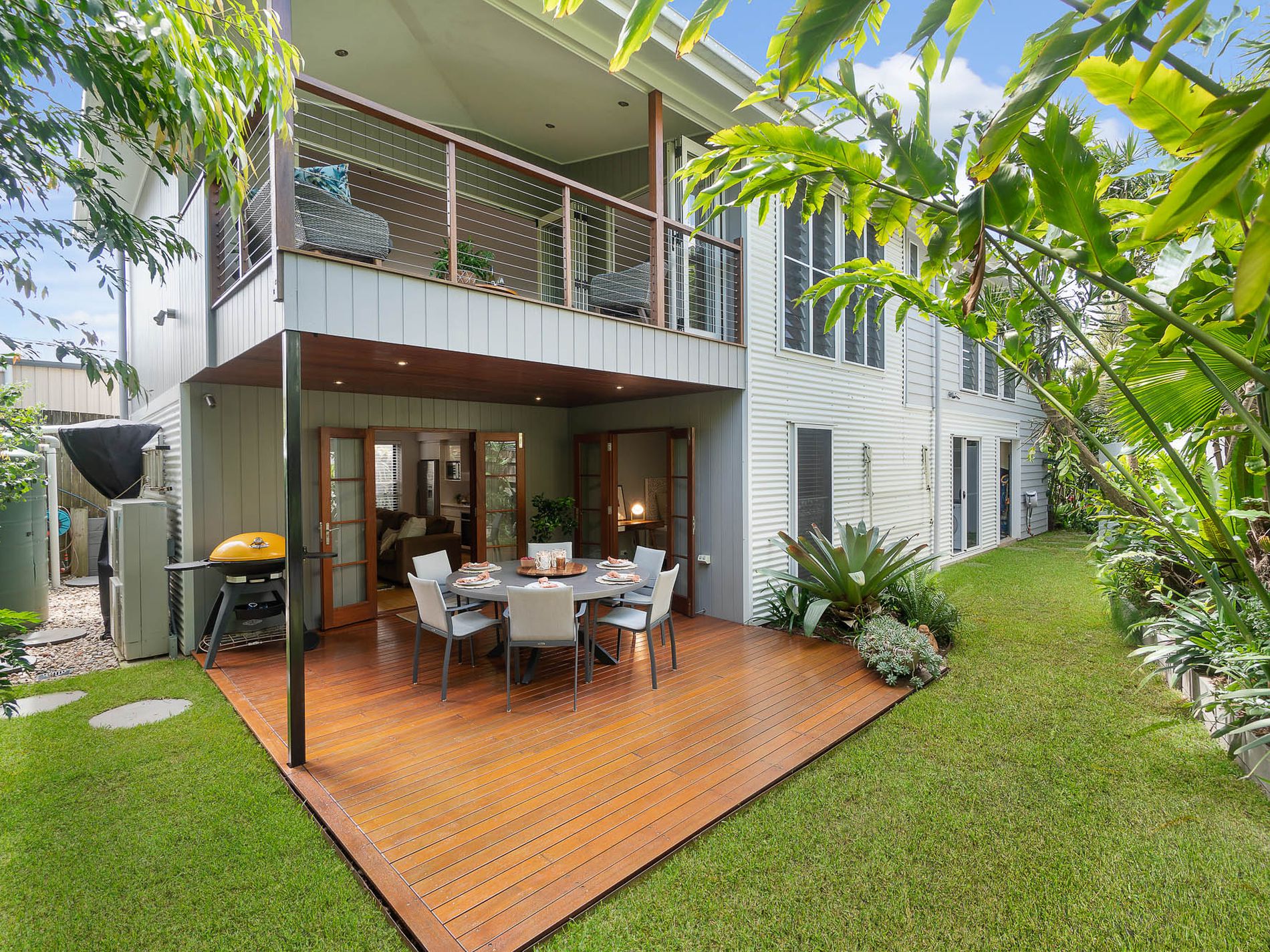 10 Boxgrove Avenue, Wynnum Sash & Gable Property