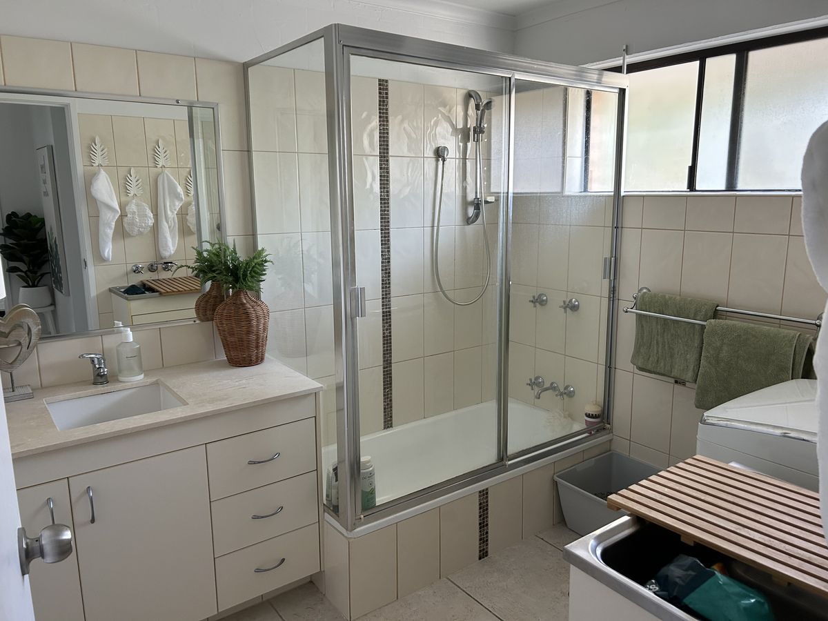 4 / 8 Angie Court, Mermaid Waters