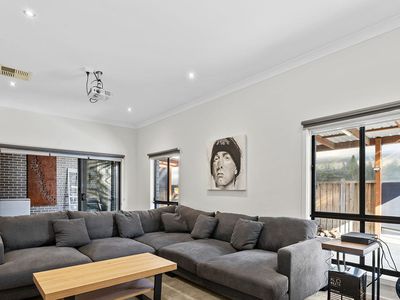 12 Peck Terrace, Williams Landing