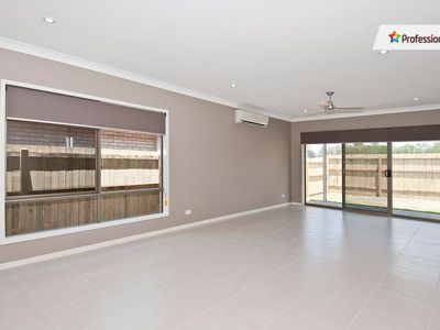 34 Stoneleigh Reserve Boulevard, Logan Reserve