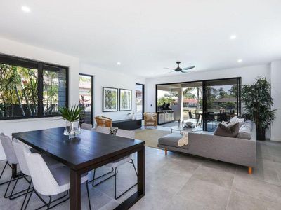 1 / 39 Holland Court, Broadbeach Waters