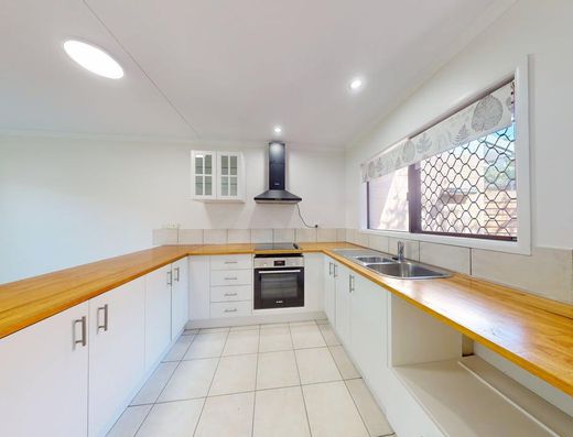 Refurbished and Close to Town in Tewantin image 4