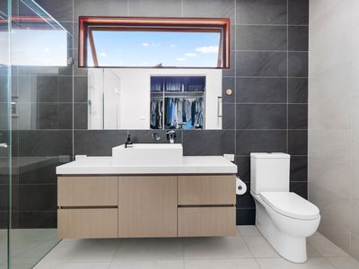 27 Huxtable Avenue, Altona North