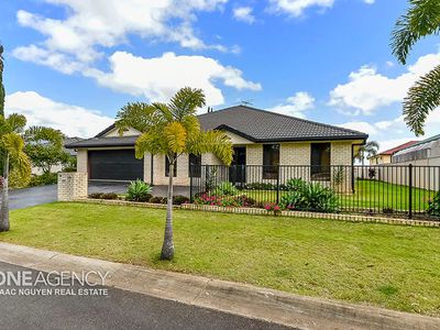 13 The Crescent, Underwood