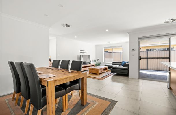 19 Calamocha Way, Piara Waters