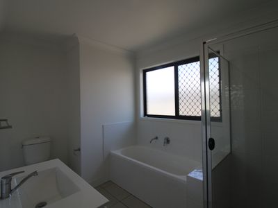 2 / 10 Firestone Avenue, Pimpama