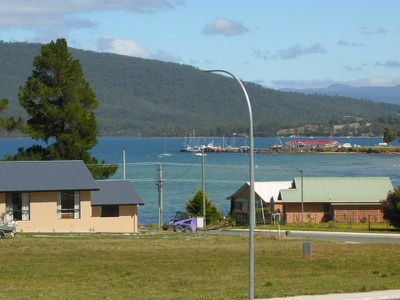 - 8 Fritton Drive, Dover