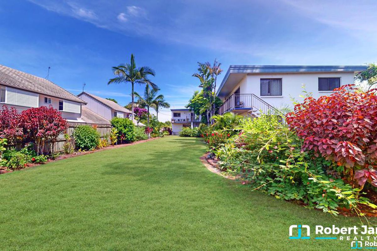 2 / 46 Poinciana Avenue, Tewantin