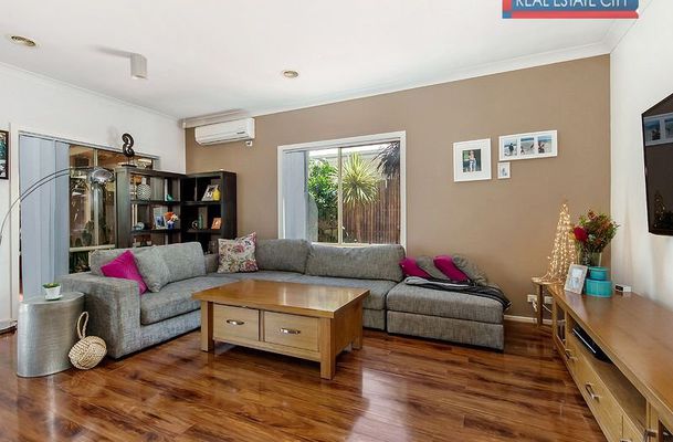 84 Hamilton Hume Parade, Craigieburn