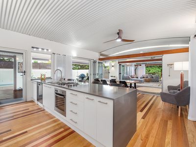 702 Casuarina Way, Casuarina