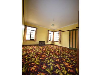 77 Lakeside Avenue , Mount Beauty