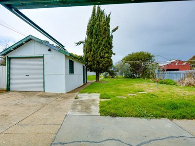 1014 BARATTA STREET, Albury