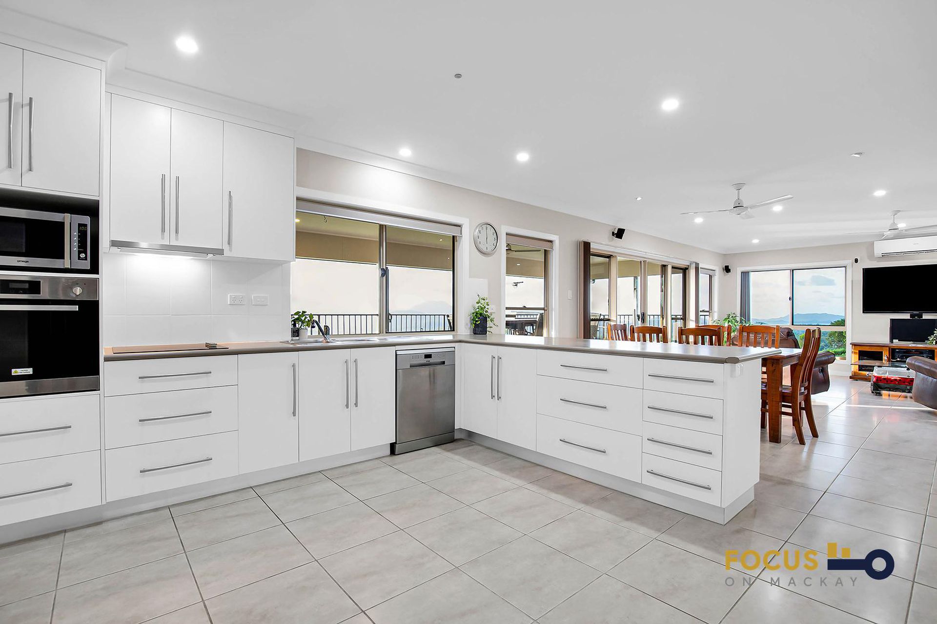 148 Ian Reddacliff Drive, The Leap