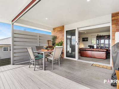 16 Therese Street, Bridport