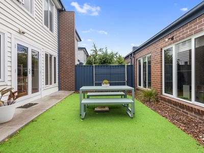 10 Mcneilage Street, Spotswood