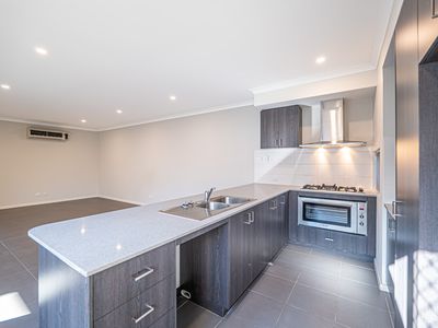 11 Aquila Loop, Piara Waters