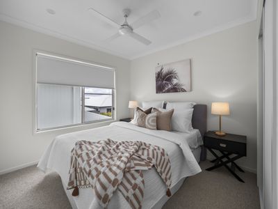 5 Lord Howe Circuit, Banya