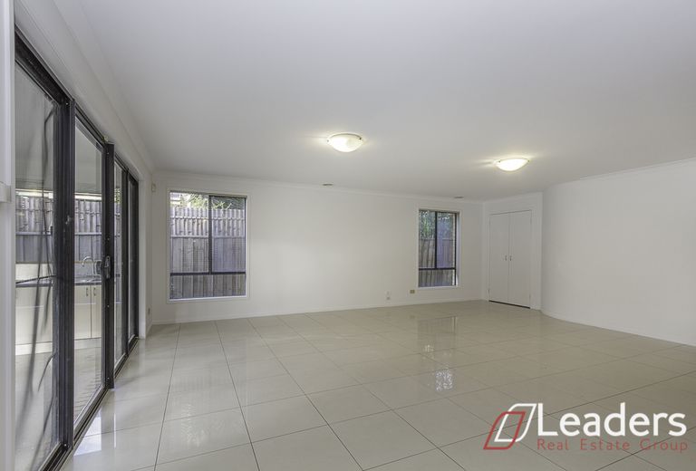 7 Waterstone Cove, Sanctuary Lakes