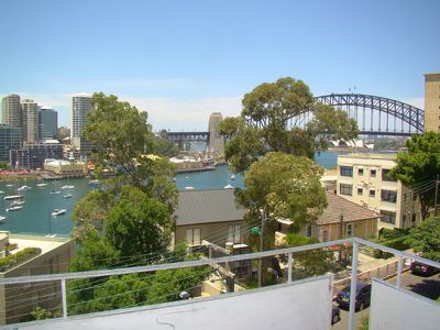 8 / 30 East Crescent Street, Mcmahons Point