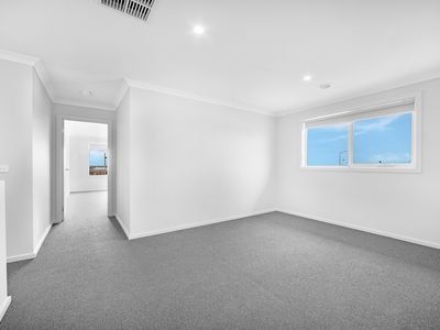 11 Winfred Drive, Mambourin