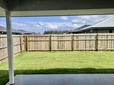 15 Langland Circuit , Walloon