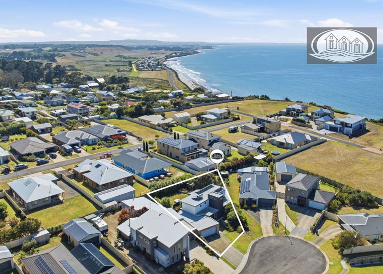 8 Aquarius Court, Portland North