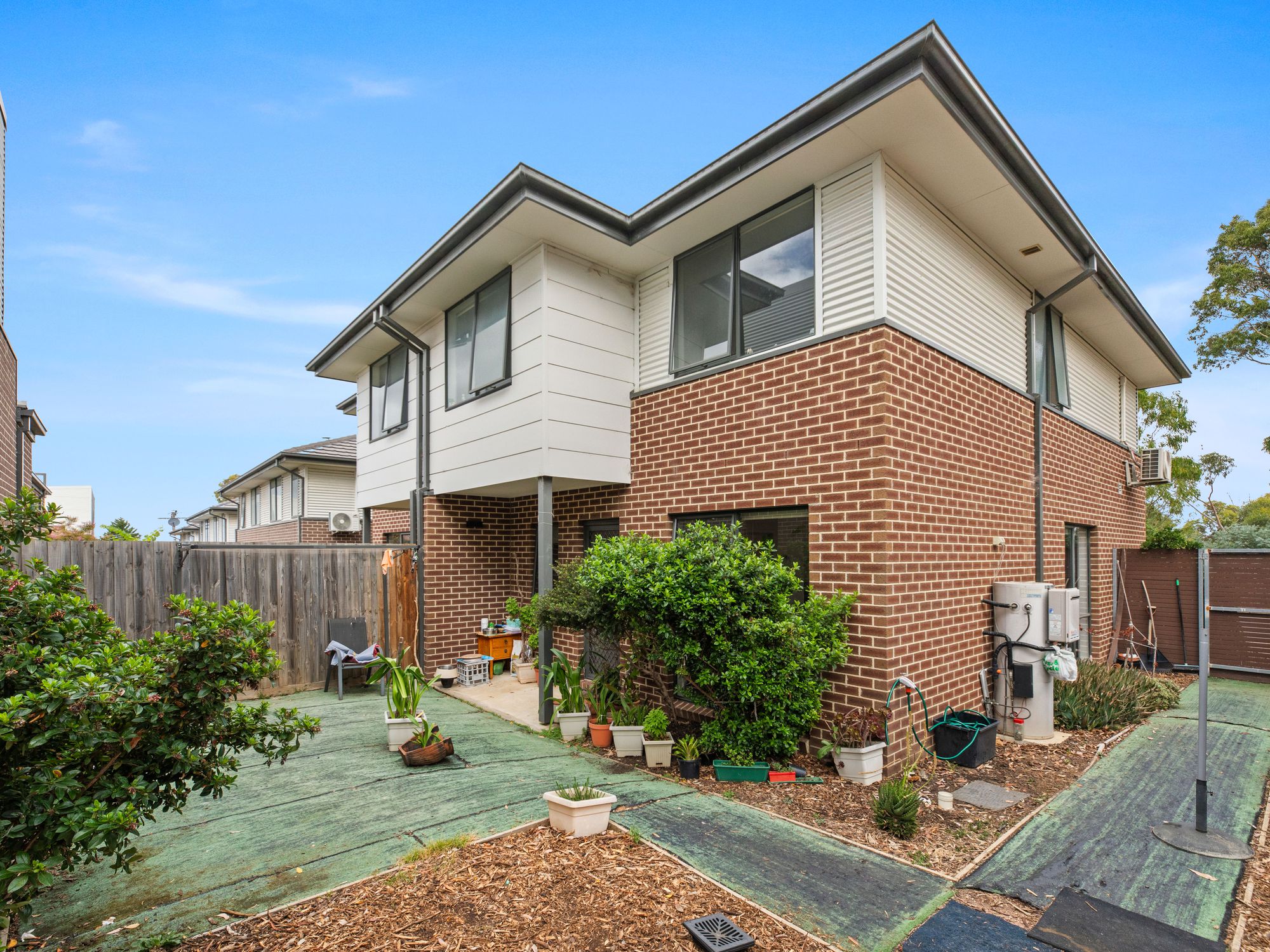 27 Parkmore Crescent, Westmeadows