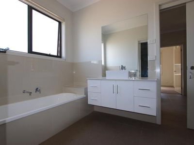 1 / 1B Roma Street, Bell Park