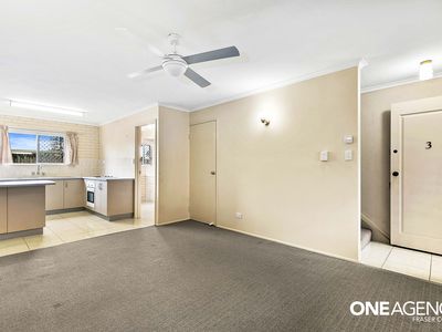 3 / 3 King Street, Urangan