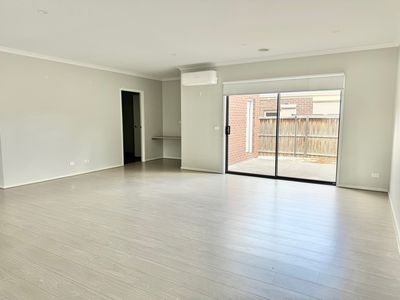 19 Elderflower Street, Manor Lakes