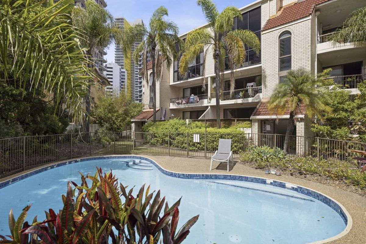 2 / 8-10 Queensland Avenue, Broadbeach