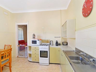 2 Swinbourne Street, Botany