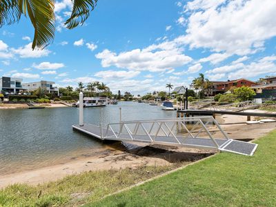 16 Conifer Crescent, Broadbeach Waters