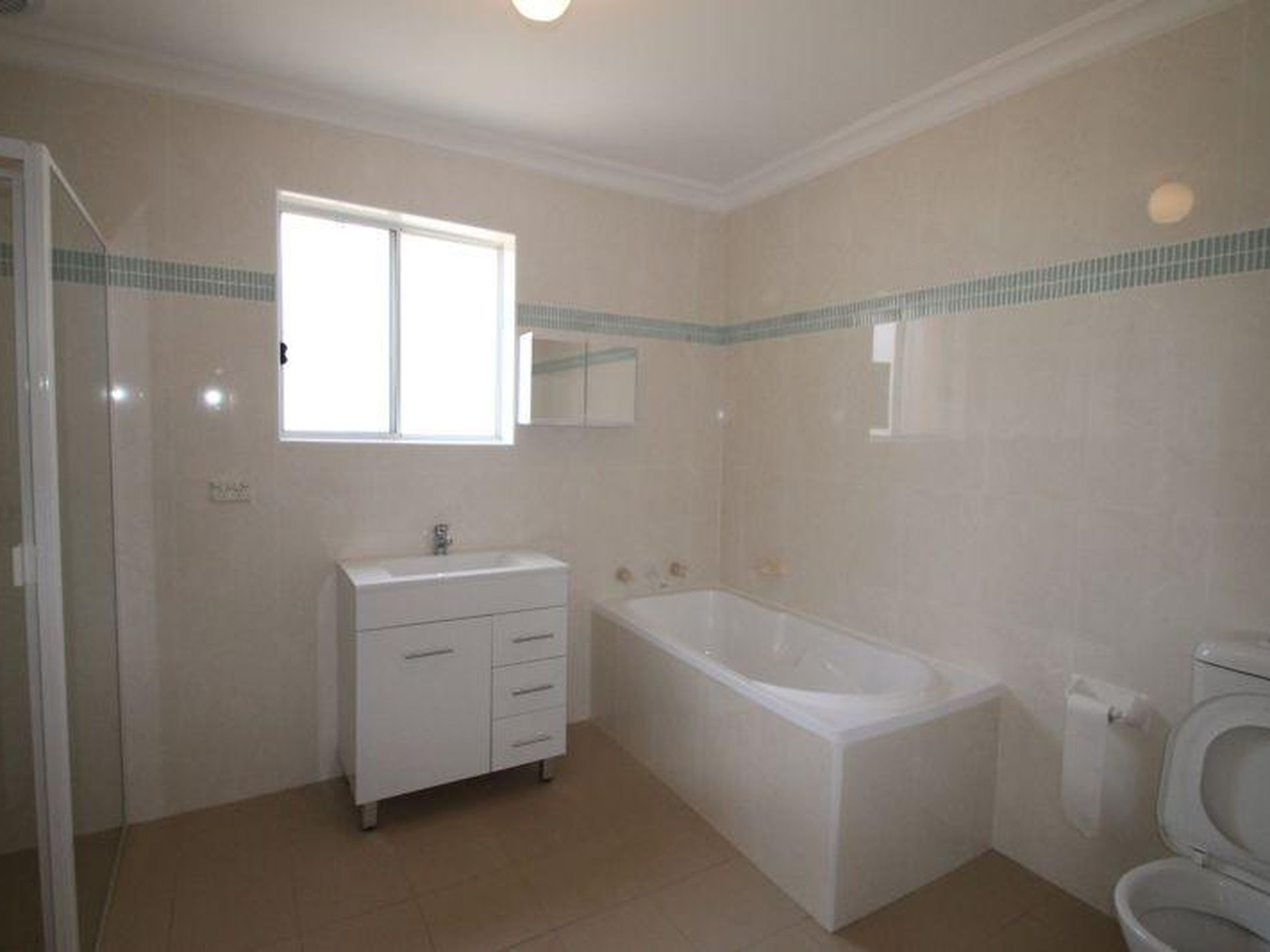 62 Wollongong Road, Arncliffe