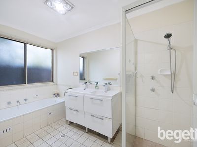 8 Tristania Grove, Greenacre
