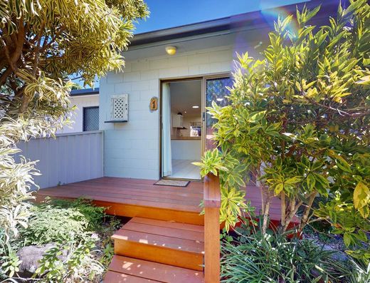 Refurbished and Close to Town in Tewantin image 1