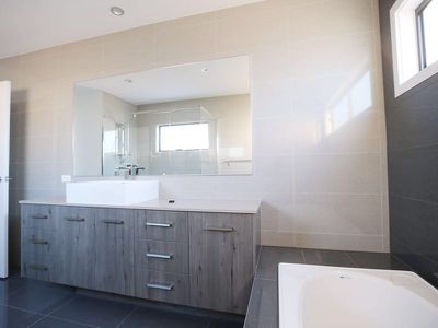 36 Skyview Avenue, Rochedale