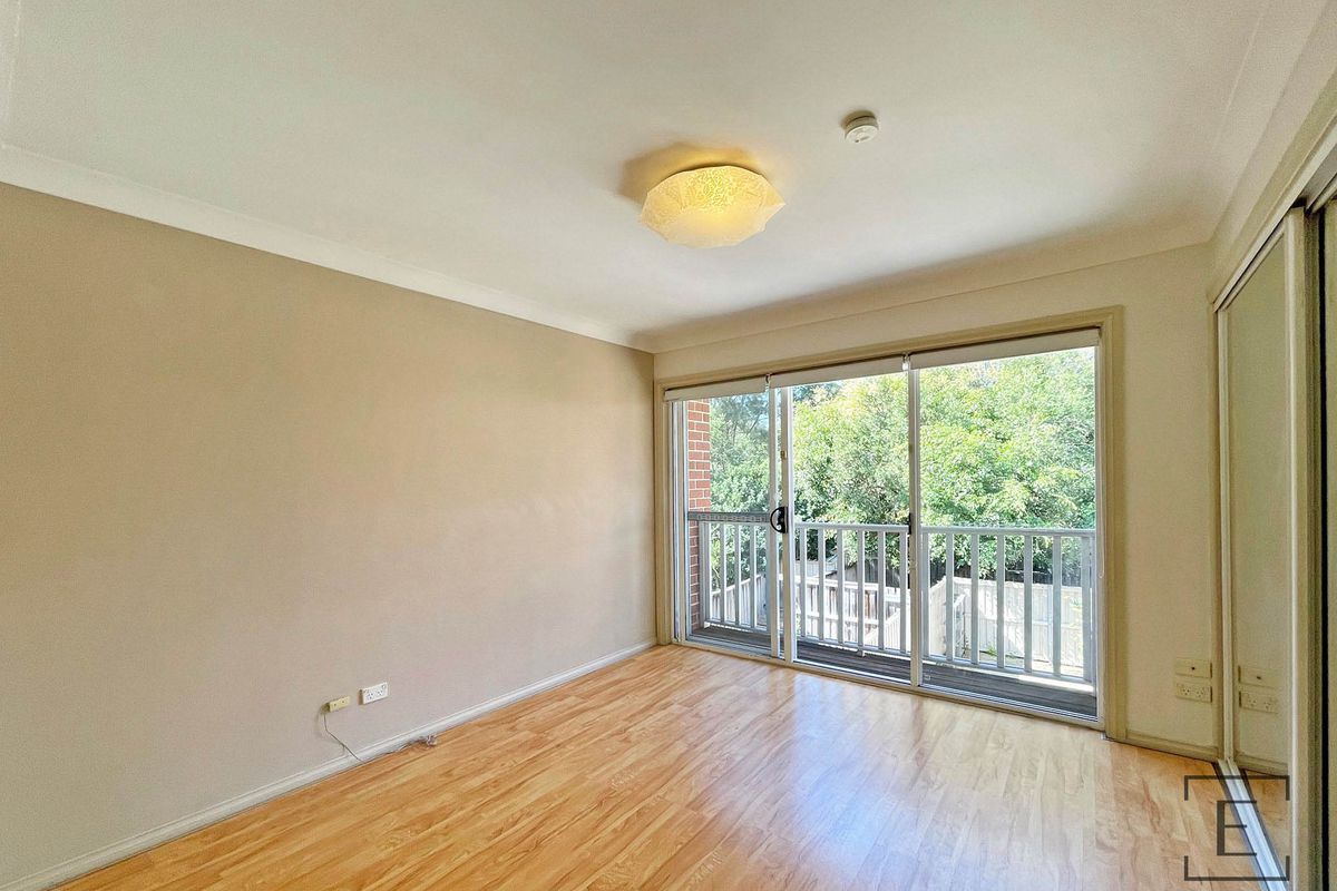 11 / 2 Station Avenue, Concord West