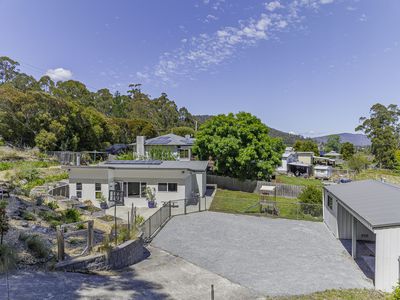 1936 Huon Highway, Grove