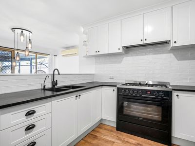 24 MANLY CRESCENT, Warnbro